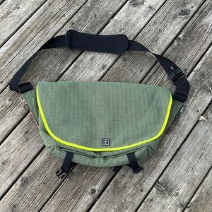 Stylish Green Messenger Bag
